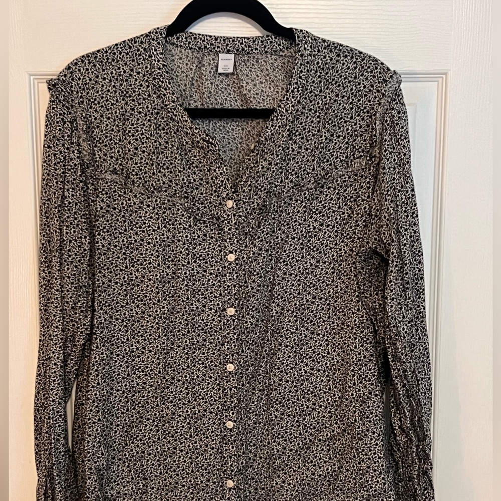 Cute black and white blouse perfect to dress up or down